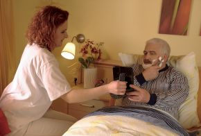 Pflegethema Senioren in Bildern / Johanniter Unfall-Hilfe bietet honorarfreies Fotomaterial für Journalisten