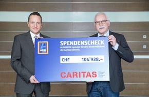 Caritas Schweiz / Caritas Suisse: Lotta contro la povertà infantile: ALDI SUISSE devolve 100'000 franchi svizzeri alla Caritas