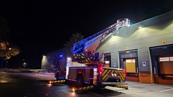 FW-AR: Feuer durch Wartungsarbeiten- Einheiten Neheim und Voßwinkel üben gemeinsam