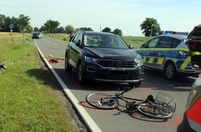 Polizei Minden-Lübbecke: POL-MI: 13-jähriger Radfahrer wird bei Unfall lebensgefährlich verletzt