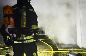 Feuerwehr Oberhausen: FW-OB: Trafobrand in leerstehendem Geschäftshaus