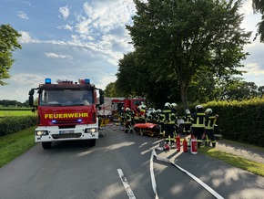 FW-AUR: Fahrerin nach Kollision mit Baum aus PKW geschnitten
