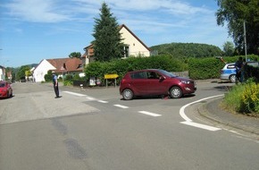 Polizeidirektion Kaiserslautern: POL-PDKL: Verkehrsunfall mit Fahrradfahrer - 79-Jähriger schwerst verletzt