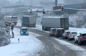 Kreispolizeibehörde Märkischer Kreis: POL-MK: Zweite Schneebilanz: Zahlreiche Unfälle und chaotische Straßenzustände