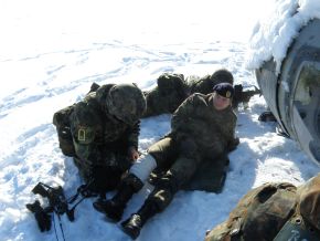 Deutsche Marine - Pressemeldung (Reportage): Bayerische Marinesoldaten kämpfen auf Bootsmannslehrgang gegen Schnee, Kälte und Übungsgegner - Sie sollen Vorgesetzte werden und umsichtig handeln