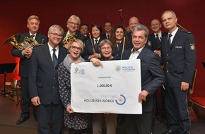 Polizei Bonn: POL-BN: Weihnachts-Benefizkonzert - 1000 Euro für die Stiftung Polizeiseelsorge