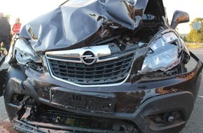 Polizei Minden-Lübbecke: POL-MI: Drei Verletzte nach Zusammenstoß zweier Autos