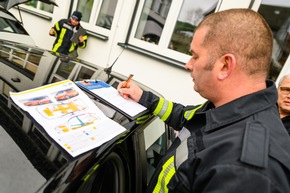 Balver Unternehmen macht Feuerwehren fit für Einsätze mit Elektrofahrzeugen