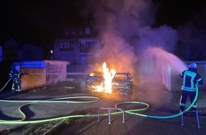Feuerwehr Mülheim an der Ruhr: FW-MH: Brennende PKW und Brand in einem Imbiss