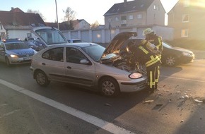Freiwillige Feuerwehr Lage: FW Lage: PKW Brand nach Verkehrsunfall - 19.01.2017 - 15:56 Uhr
