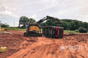 Polizeipräsidium Westpfalz: POL-PPWP: Lkw umgekippt