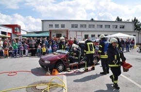 Feuerwehr Sprockh&ouml;vel: FW-EN: Tag der offenen T&uuml;r beim L&ouml;schzug Ha&szlig;linghausen - Samstag rockt Smithy in Fahrzeughalle- (mit der Bitte um Bekanntmachung in den &ouml;rtlichen Medien)