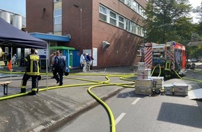 Feuerwehr Köln: FW Köln: Chemieunfall an der Geldernstraße / Keine Gefahr für die Bevölkerung