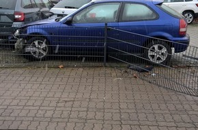 Polizeipräsidium Westpfalz: POL-PPWP: Unfall: Betrunken in zwei Neuwagen gekracht