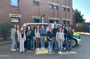 Polizei Düren: POL-DN: Girls' Day in der Polizeiwache Jülich: Spannende Einblicke für 14 Schülerinnen