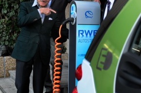 innogy eMobility Solutions: Erste intelligente RWE-Stromladesäule in der Schweiz in Betrieb genommen / - RWE setzt Internationalisierung der Elektromobilität fort / - Networking Elektromobilität am Standort der Rinspeed AG