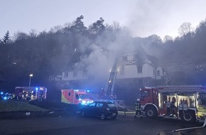 Freiwillige Feuerwehr Schalksmühle: FW Schalksmühle: Brand in Gebäude - eine Person gestorben.