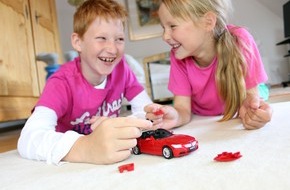 Herpa Miniatormodelle GmbH: Erstes Puzzle, mit dem man auch spielen kann / Hersteller präsentiert neue Geschenkidee: Modellautos aus Kunststoff erst puzzlen, dann damit fahren
