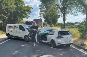 Polizei Aachen: POL-AC: Zwei Verletzte nach Zusammenstoß in Stolberg
