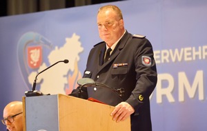 FW-Stormarn: Jahreshauptversammlung: Clemens Tismer mit dem deutschen Feuerwehr-Ehrenkreuz in Gold ausgezeichnet