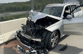 Feuerwehr Ratingen: FW Ratingen: Schwerer Verkehrsunfall auf der Ruhrtalbrücke der BAB 52