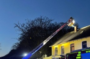 Feuerwehr Herdecke: FW-EN: Kaminbrand an der Gederner Straße - Angeblicher Erdrutsch Im Schiffwinkel