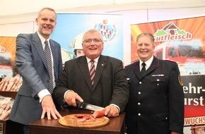 Landesfeuerwehrverband Schleswig-Holstein: FW-LFVSH: Die "EDEKA-Feuerwehr-Mettwurst" ist wieder da