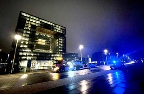 Polizei Essen: POL-E: Essen: Beamte der Hundertschaft verfolgen mutmaßliches Kraftfahrzeugrennen durch die Innenstadt - Zwei Daimler sowie Führerscheine sichergestellt
