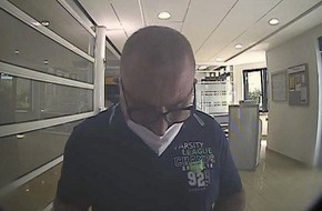 Polizeipr&auml;sidium Nordhessen: POL-KS: &Ouml;ffentlichkeitsfahndung: Mit gestohlener EC-Karte Geld abgehoben; Polizei bittet um Hinweise auf unbekannten T&auml;ter