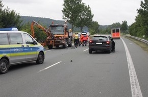 Kreispolizeibehörde Höxter: POL-HX: Audifahrer übersieht Unimog - drei Leichtverletzte