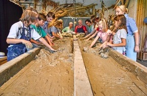 Hexenwasser Hochsöll: Kinder- und Schülergruppen bereisen das Hexenwasser Söll - BILD