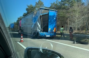 Polizeiinspektion Cuxhaven: POL-CUX: Verkehrsunfall zwischen zwei LKW auf der BAB27 - hohe Sachschäden (Foto im Anhang)