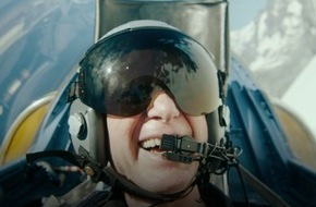 MiGFlug GmbH: Tom Cruise's Italian voice flies a fighter jet prior to recording Top Gun: Maverick / Youtube video takes viewers on the ride