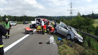 Feuerwehr Dortmund: FW-DO: Drei verletzte Personen nach Zusammenstoss zweier PKW auf der BAB 45