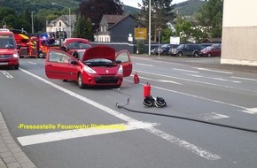 Feuerwehr Plettenberg: FW-PL: Gemeldeter Fahrzeugbrand nach Verkehrsunfall und Schornsteinbrand in einem Schloß in Plettenberg