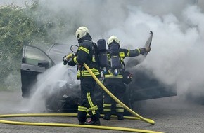 Feuerwehr Iserlohn: FW-MK: PKW Brand an der Mendener Stra&szlig;e