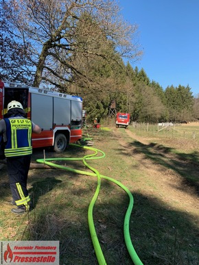 FW-PL: OT-Himmelmert. Waldbrand fordert Plettenberger Feuerwehr.