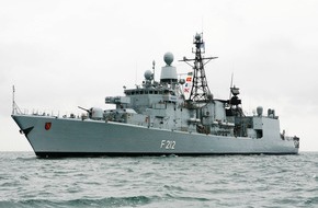 Presse- und Informationszentrum Marine: "Karlsruhe" läuft Richtung Horn von Afrika aus (BILD)