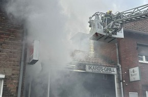 Feuerwehr Essen: FW-E: Brand einer Fritteuse greift auf Lüftungsanlage und Gebäude über - keine Verletzten