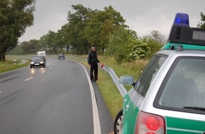 Polizeiinspektion Cuxhaven: POL-CUX: B 73: Neue Schutzplanken für mehr Sicherheit installiert Fotos für Sie als Download in der digitalen Pressemappe.Siehe unten.