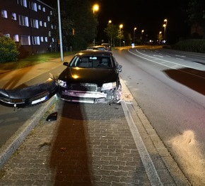 FW-WRN: TH_1 - VU aufgerissene Ölwanne - Rettungsdienst vor Ort