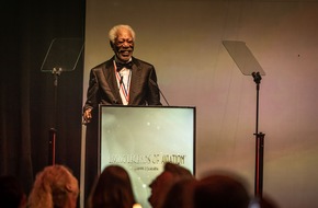 Morgan Freeman übergibt Oscars der Luftfahrt in der scalaria