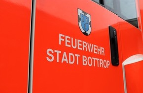 Feuerwehr Bottrop: FW-BOT: Arbeitsunfall bei Dachdeckerarbeiten an der Zeppelinstra&szlig;e