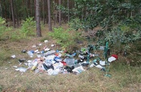 Polizeiinspektion Gifhorn: POL-GF: --- ZEUGEN GESUCHT --- Diverse Gegenstände werden an der Waldbrandgedenkstätte bei Meinersen entsorgt