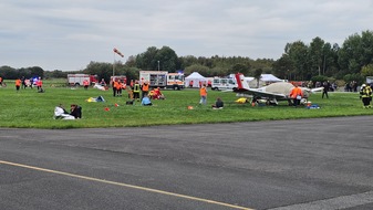 FW-ROW: Übung der Kreisfeuerwehrbereitschaft Nord in Karlshöfen: Großschadenslage nach Flugzeugkollision simuliert