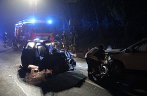 Feuerwehr Bergisch Gladbach: FW-GL: Verkehrsunfall mit eingeklemmter Person auf der B506 in Bergisch Gladbach