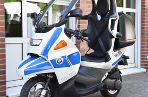 Kreispolizeibehörde Viersen: POL-VIE: Nettetal-Kaldenkirchen: Nettetaler Polizisten machen BMW C1-Roller wieder flott - Fotoberichterstattung