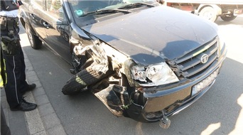 Polizei Mettmann: POL-ME: Unfall verursacht und Zeugen geschlagen - 2505094