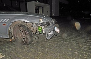 Polizei Mettmann: POL-ME: Hoher Sachschaden bei Verkehrsunfall - die Polizei ermittelt - Erkrath - 2009031