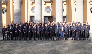 Polizeidirektion Oldenburg: POL-OLD: +++ 176 Polizeibeamtinnen und Polizeibeamte im Alten Landtag begrüßt +++ Polizeipräsident Johann Kühme heißt diese persönlich herzlich Willkommen +++